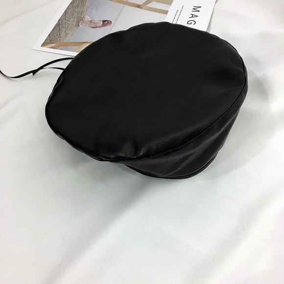 ✨NWT✨ Stylish Black Pleather Beret - Picture 2 of 3